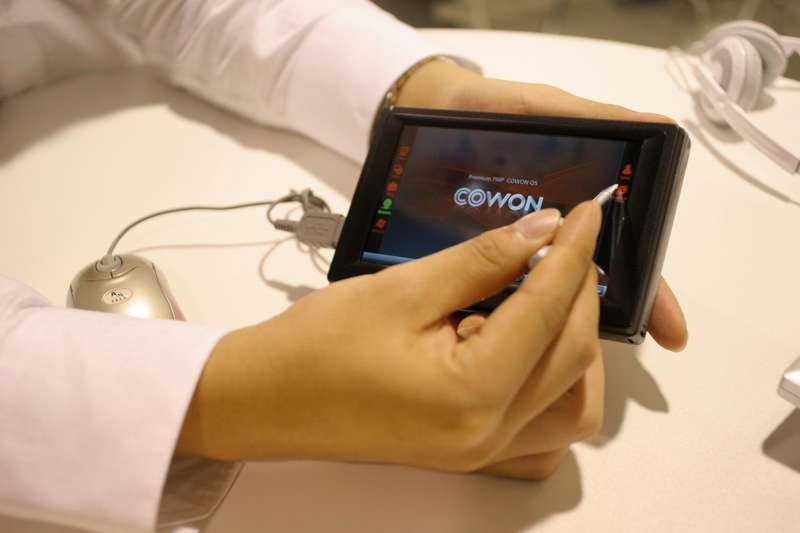 Illustration for article titled Stylus-On With The Cowon Q5 (Verdict: Not Good at All)